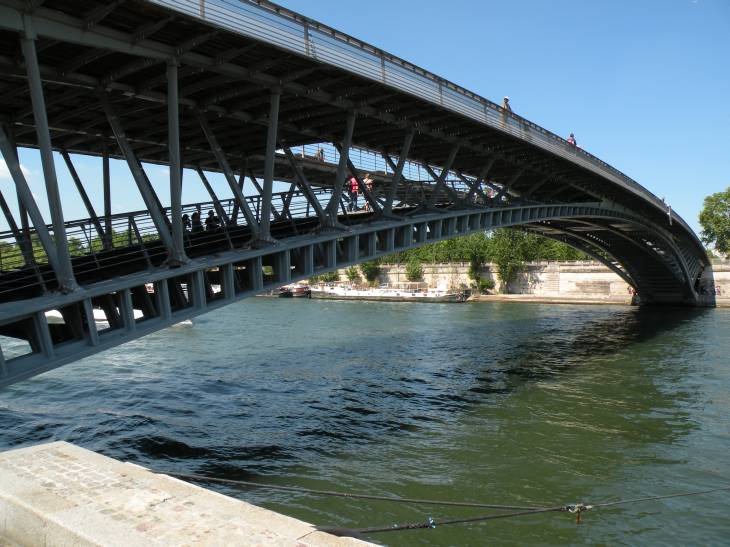  la Passerelle piétonnière Solférino